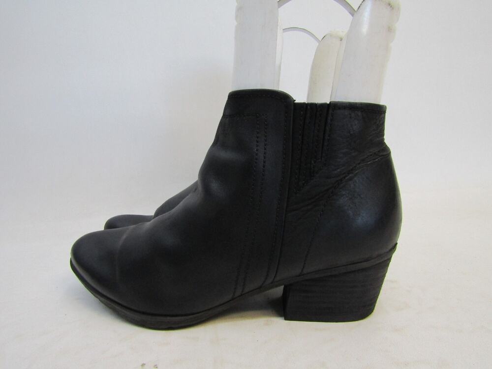BLONDO Womens Size 8.5 M Black Leather Zip Fashion Ankle Boots Booties